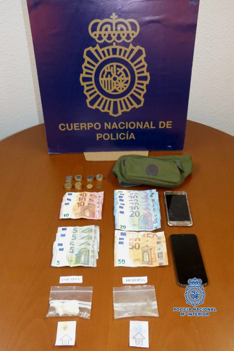 Detenido un vecino de Ribeira (A Coruña) por tráfico de drogas tras serle intervenidas dos bolsas con cocaína y heroína