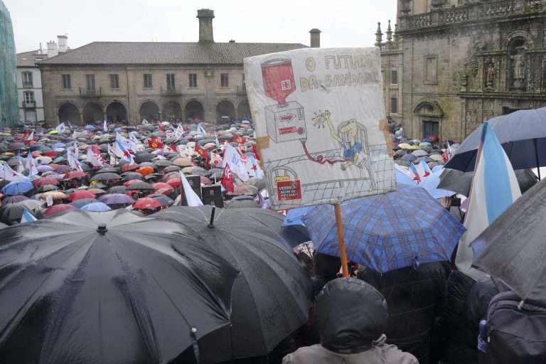 La izquierda augura un cambio en el Goberno tras la masiva manifestación a favor de la sanidad