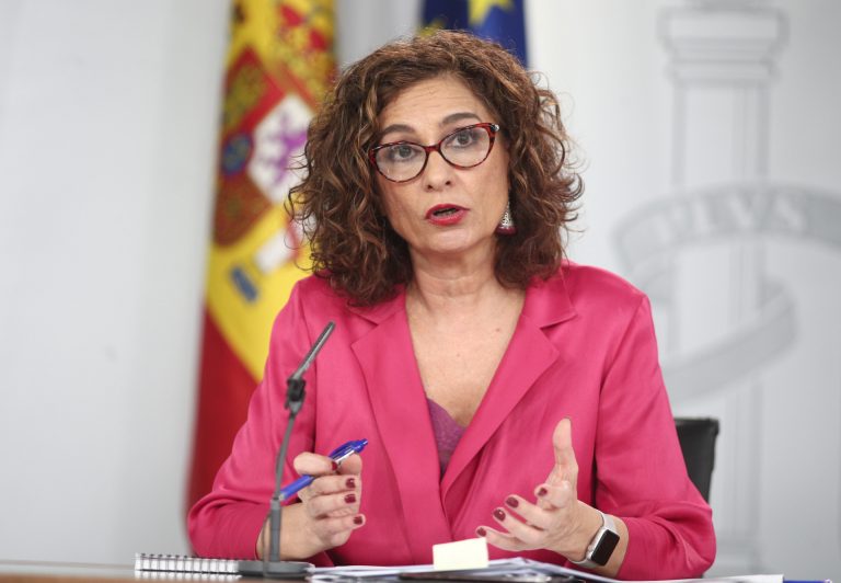 Hacienda permitirá aplazar impuestos a autónomos y pymes al 20 de mayo y renunciar al sistema de módulos