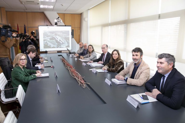 La Xunta y el Ayuntamiento de A Coruña revisarán el proyecto de ampliación del Chuac para que el impacto sea «mínimo»