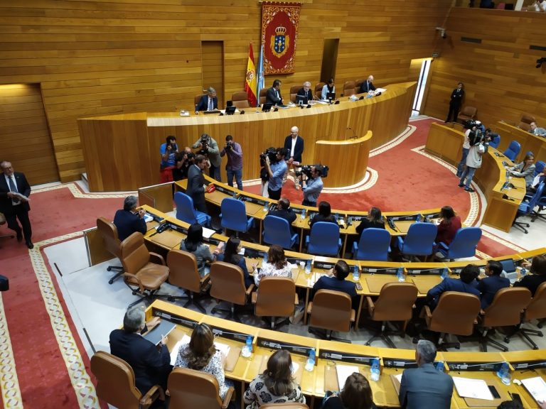 5A.- El Parlamento de Galicia pagará a los diputados que dejan de serlo un salario base de 2.067 euros hasta el 5A