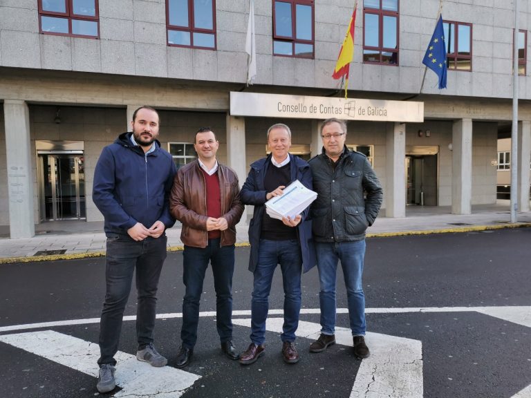 El PSOE entrega a Contas documentación sobre el «reparto a dedo» de 160 contratos en la Diputación de Ourense