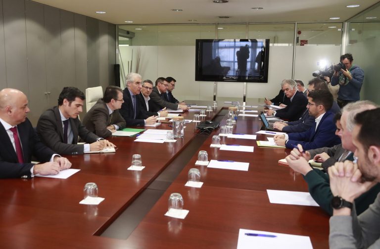 La Xunta consensúa con empresas alegaciones al estatuto de las electrointensivas ante la «discriminación» a Galicia