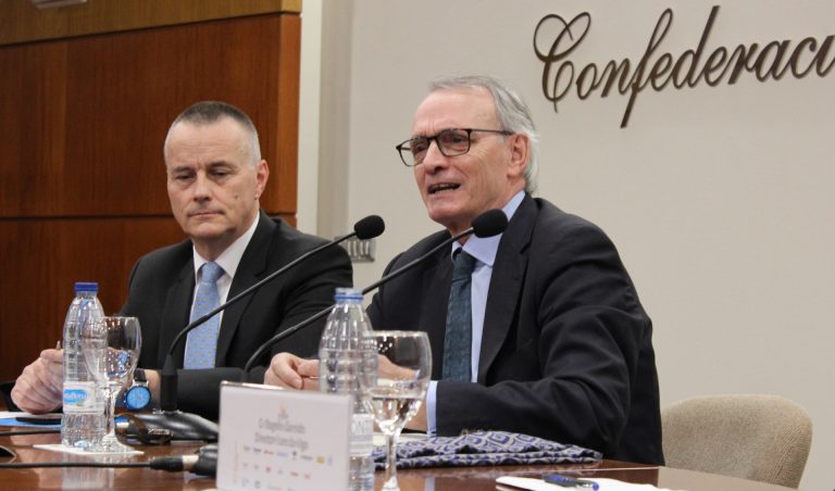 El economista Antón Costas prevé que el impacto del coronavirus provoque un descenso en el crecimiento del PIB nacional