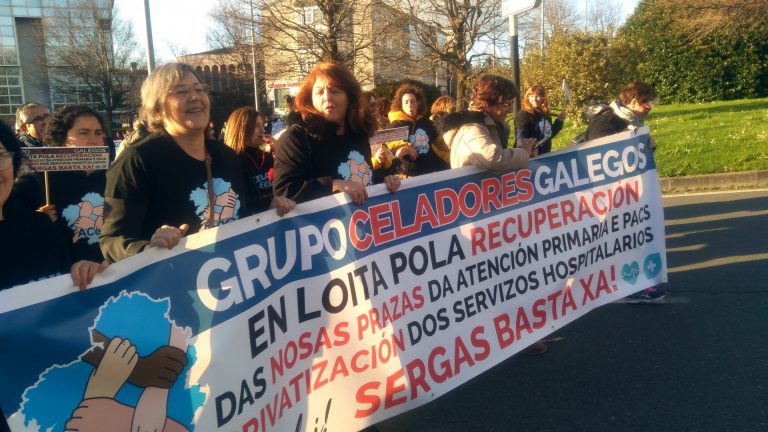 Celadores de toda Galicia marchan en Santiago en defensa de sus puestos de trabajo