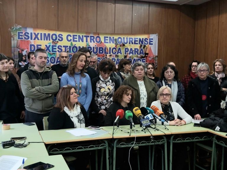 Familias de Ourense reafirman su petición a la Xunta de «un centro de atención de gestión pública»