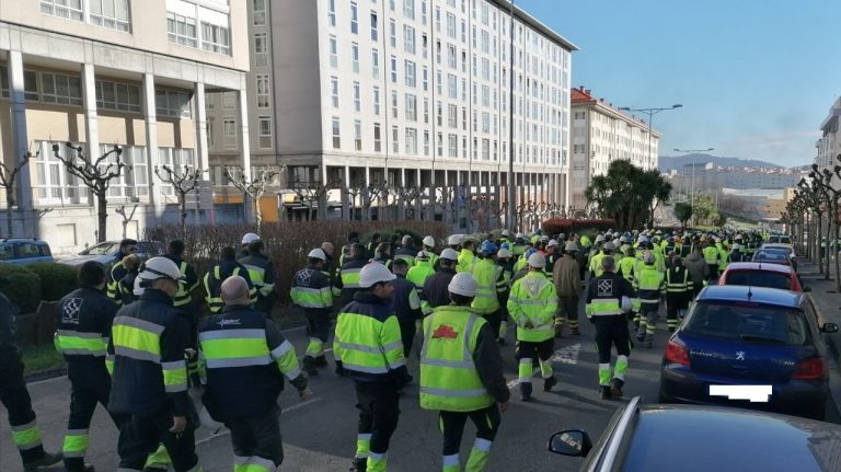 Operarios del naval en la Ría de Ferrol llevan a la calle sus protestas para demandar carga de trabajo