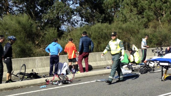 Muere un ciclista que sufrió una indisposición y cayó de su bicicleta en Caldas de Reis