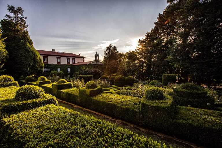 La Xunta insta a la «reposición de la legalidad urbanística» en el entorno del Pazo de Xaz, en Oleiros (A Coruña)