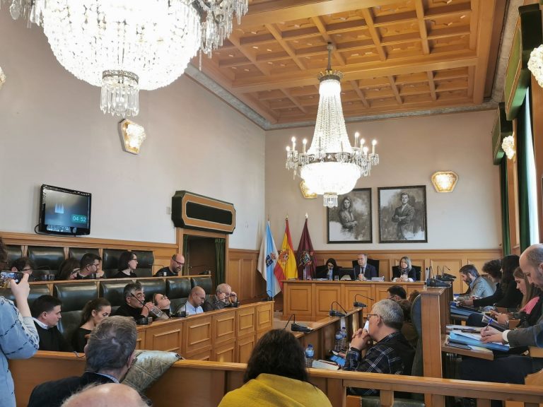 Aprobados los presupuestos del Ayuntamiento de Santiago, que el alcalde cree que «no satisfacen a nadie»