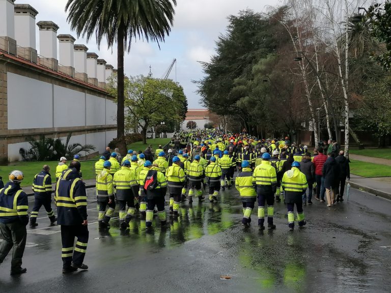 Unos 2.000 operarios del naval de la ría de Ferrol secundan una nueva protesta para reclamar carga de trabajo
