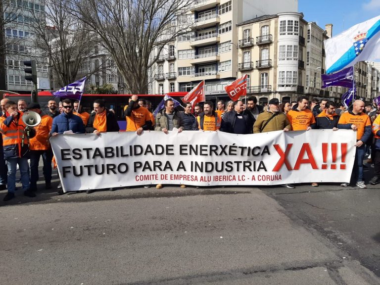 EU reprocha a la Xunta y al Gobierno central el «abandono» de los trabajadores de Alu Ibérica en A Coruña