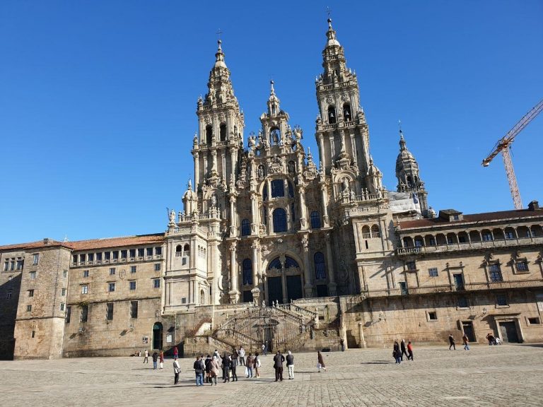 La Catedral de Santiago se cierra a visitas «hasta nuevo aviso», pero continuarán las obras en el interior