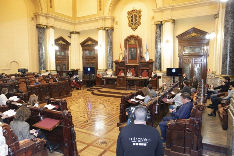 El pleno de A Coruña aprueba por unanimidad exigir al Gobierno el cumplimiento de sus compromisos en inversiones