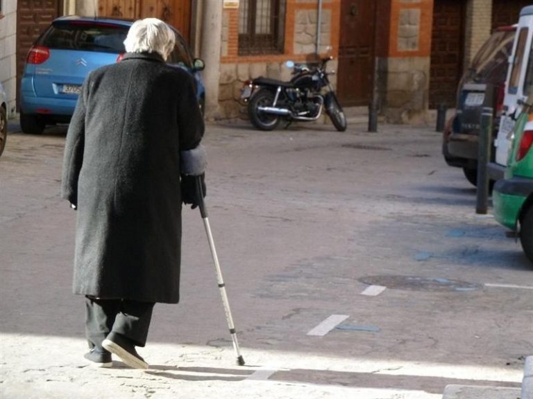 Aumentan las personas que viven solas en Galicia, más mujeres que hombres