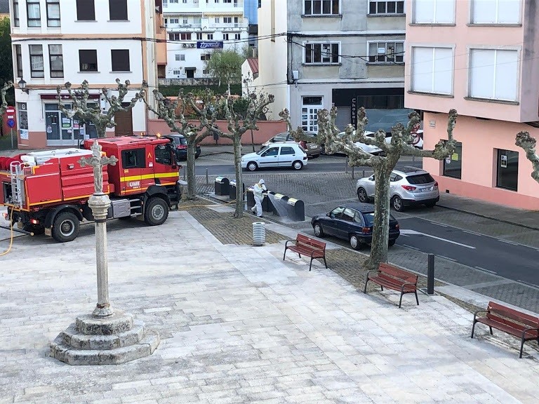 Militares desinfectan residencias en Monforte, mientras se intensifica la limpieza en municipios gallegos