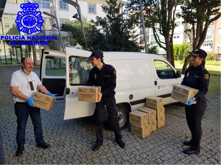 Coronavirus.- La Policía Nacional de Vigo entrega al Chuvi 36.000 pares de guantes donados por particulares y empresas