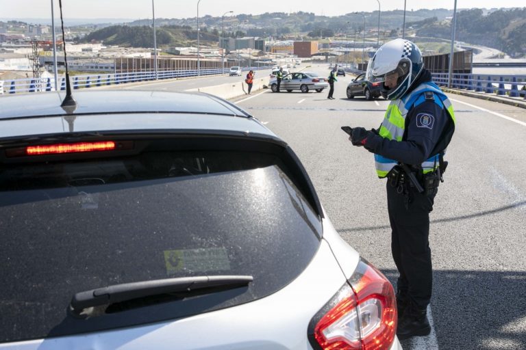 Controles en las ciudades gallegas para evitar desplazamientos «injustificados» durante el fin de semana