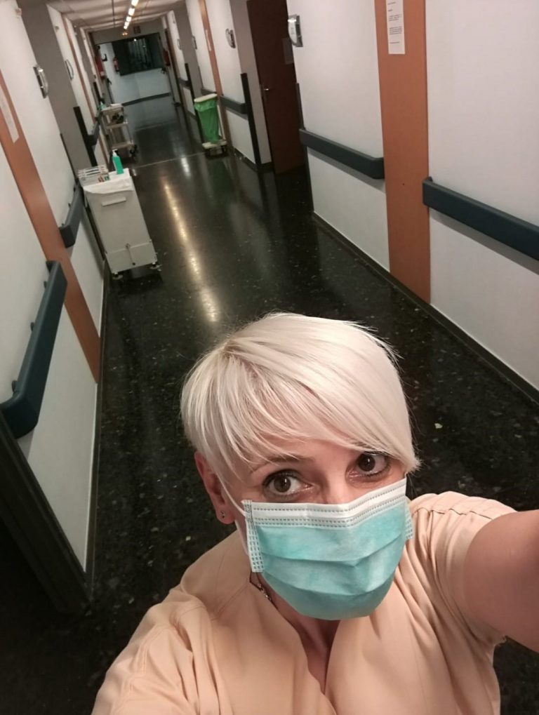 Ángeles Grobas, auxiliar de enfermería ingresada y dada de alta: «Tardaron cinco días en hacerme el test»