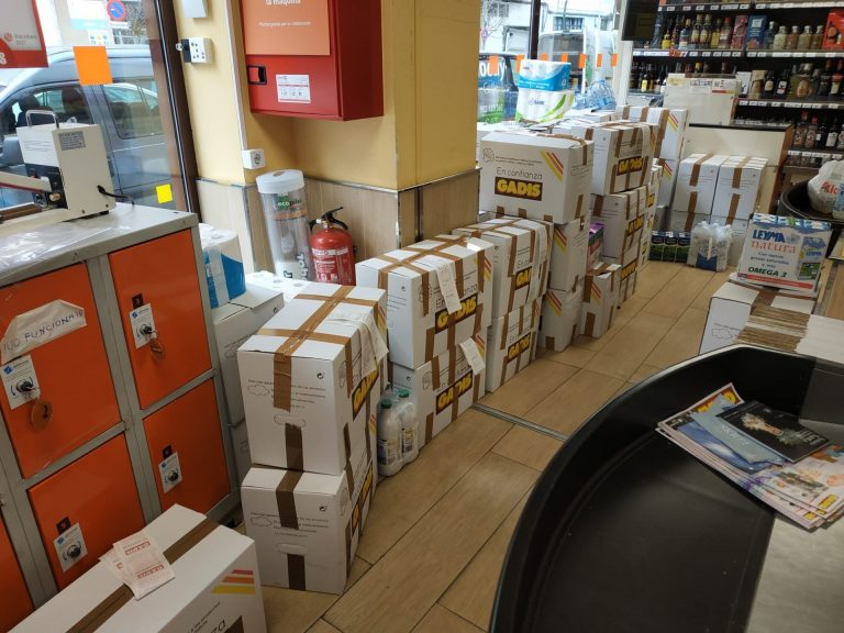 Las cadenas de supermercados refuerzan su personal y solo notan faltas «puntuales» de productos en Galicia