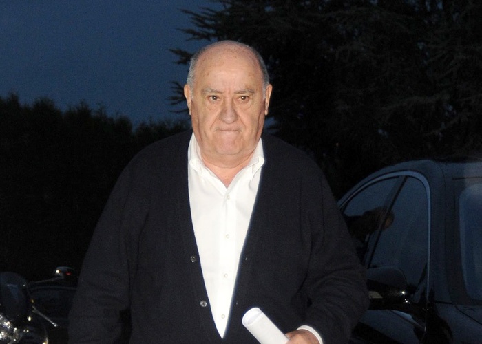 Una asociación empresarial de Fene (A Coruña) le concede su insignia de oro a Amancio Ortega