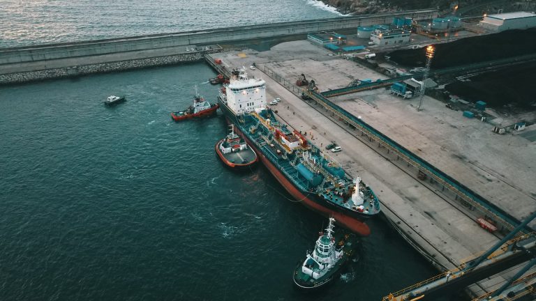 Las empresas que operan en Ferrol-San Cibrao mueven 7,65 millones de toneladas hasta octubre, un 2,1% menos