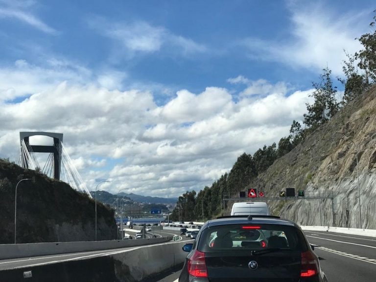 El tráfico diario en la AP-9 sigue bajando en la segunda semana de alarma hasta 4.938 vehículos, su mínimo histórico