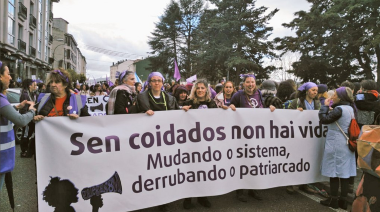 El feminismo gallego agita los mandilones y las calles de Verín para «visibilizar lo que permanece invisible»