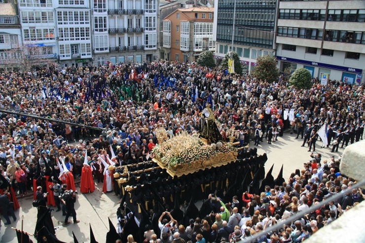 Las cofradías de la Semana Santa de Ferrol suprimen los besamanos y besapiés a las figuras de santos por el coronavirus