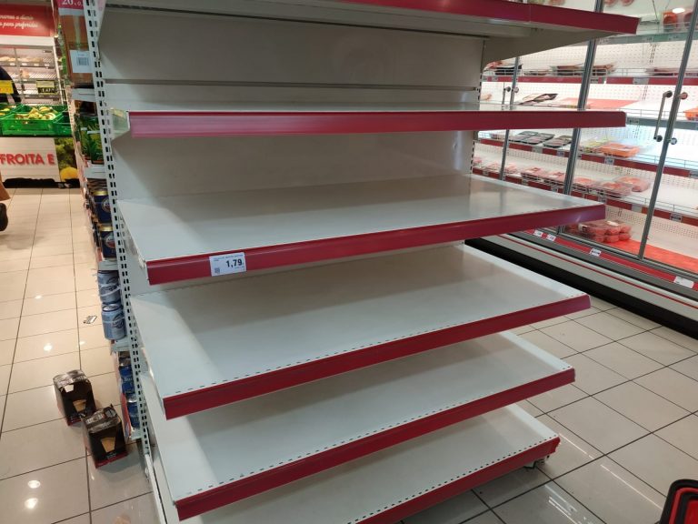 La Xunta fija el Viernes Santo como día para que cierren los supermercados y descanse su personal