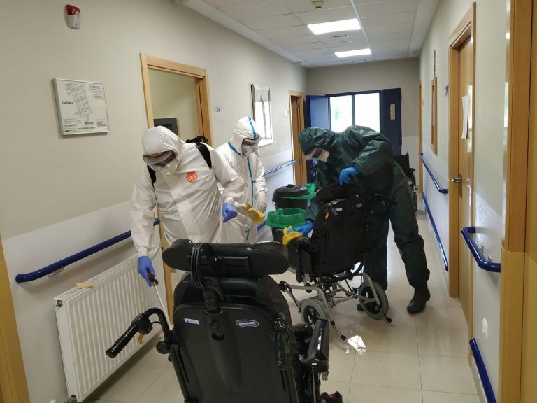 La Brilat desinfecta dos residencias de mayores este sábado en Vigo