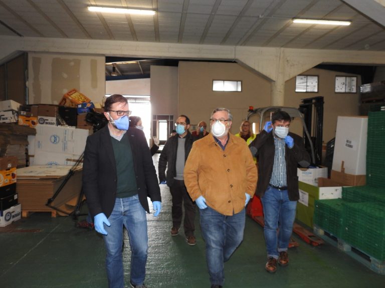 Coronavirus.- Vecinos y entidades de Ferrol donan más de 2.500 kilos de productos al banco de alimentos
