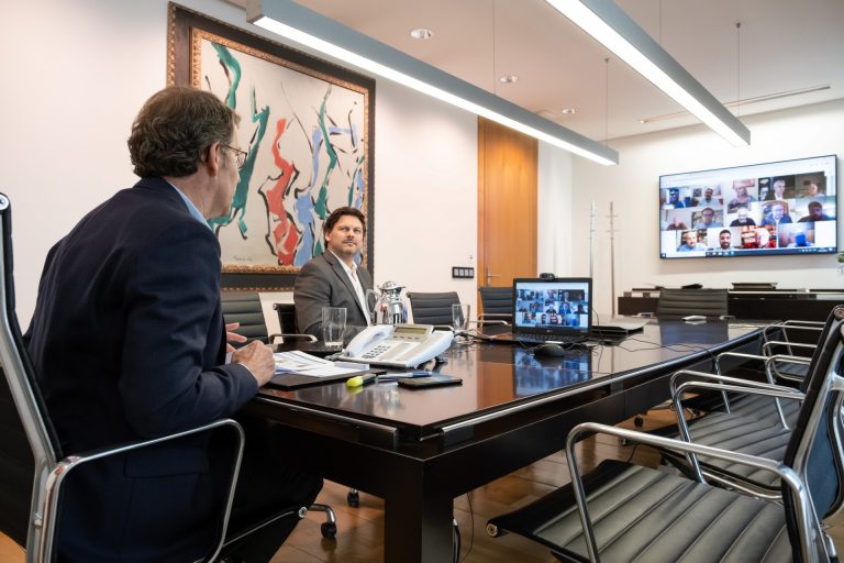 Coronavirus.- Feijóo mantiene una videoconferencia con representantes de comunidades gallegas en el exterior