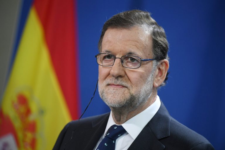 Rajoy elude opinar sobre la imputación del exministro del Interior en la presentación de las memorias de Romay Beccaría
