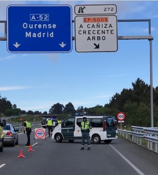 Coronavirus.- Interceptado un conductor ebrio que incumplía el confinamiento en A Cañiza y dos sin carné en Lalín