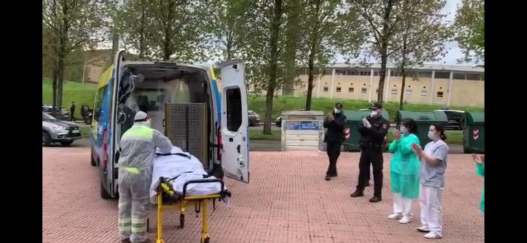 Cvirus.- Una mujer de 100 años con pluripatologías y gran dependiente supera el coronavirus en Santiago de Compostela