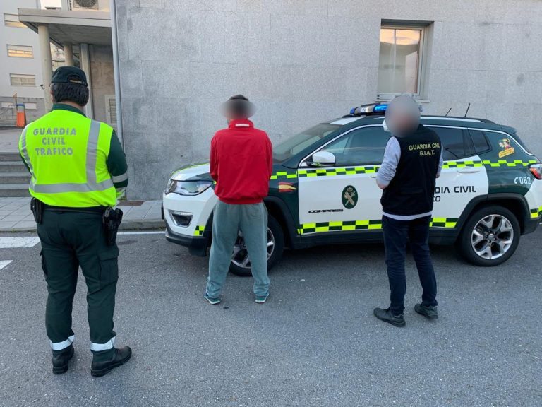 Coronavirus.- Detenido un joven de Vilanova que escupió a un agente que lo denunció por no respetar el confinamiento