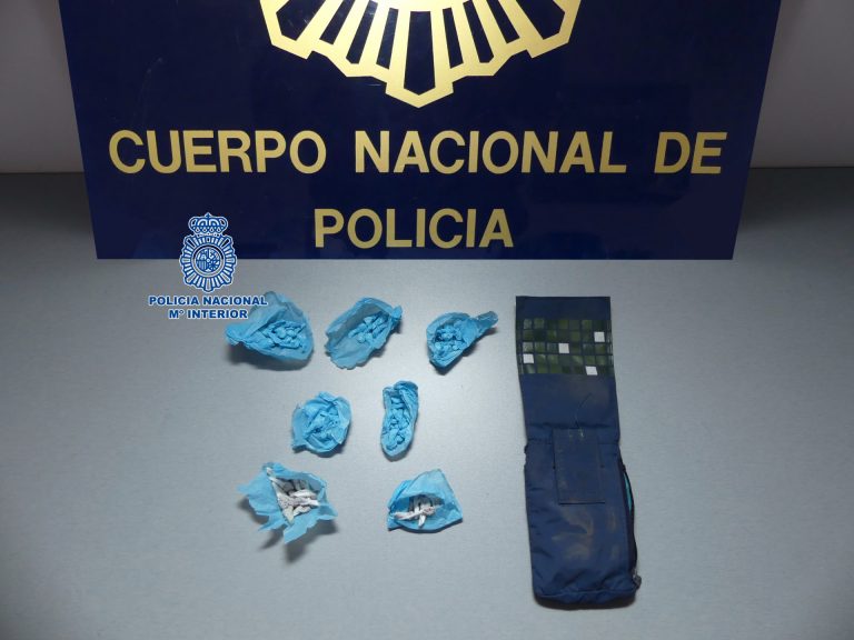 Detenido un conductor de Marín (Pontevedra) que llevaba heroína y cocaína, carecía de carné y dio positivo en drogas