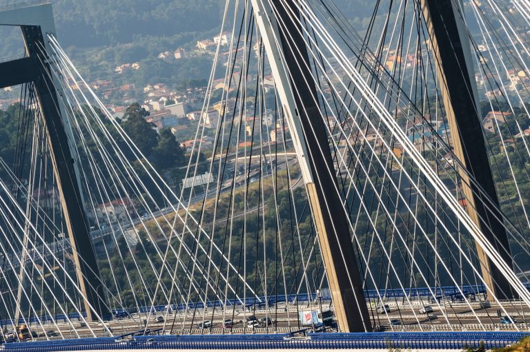 La AESA autoriza el balizamiento de los tirantes exteriores del Puente de Rande tras su ampliación
