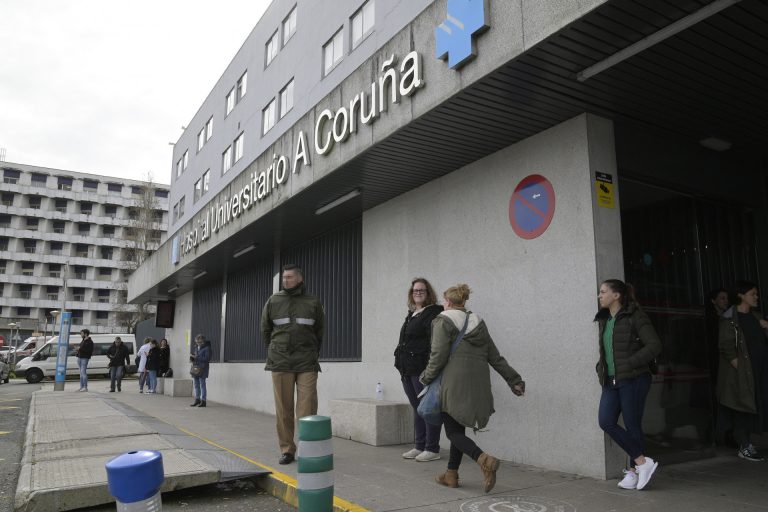 Aumentan a 27 los pacientes con COVID hospitalizados en Galicia, dos de ellos en la UCI