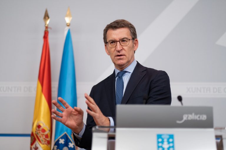 El presidente gallego considera «prudente» establecer franjas horarias para los primeros días de salidas