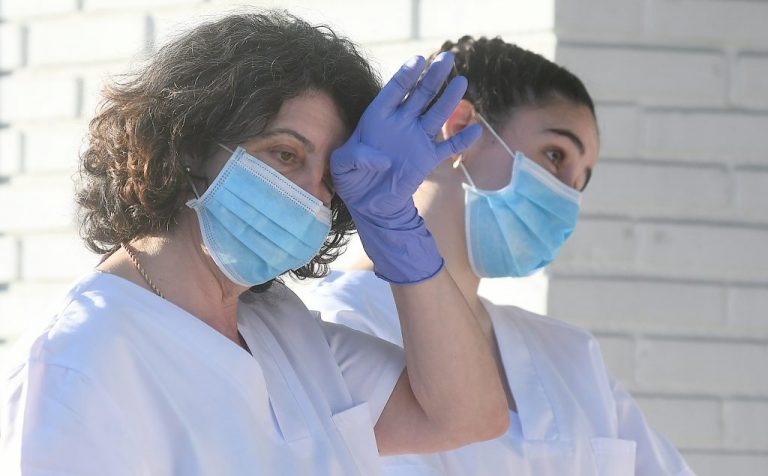 Técnicos de Enfermería denuncian a la Xunta ante Inspección de Trabajo para pedir pruebas de PCR