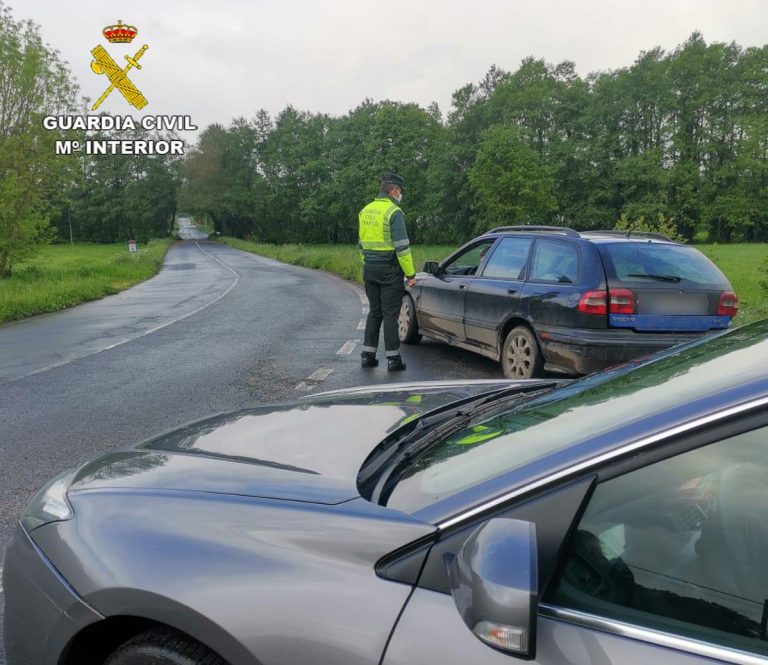 La Guardia Civil intercepta a un vecino de Silleda (Pontevedra) que conducía sin carné, sin seguro y sin la ITV