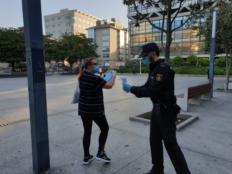 El Gobierno proseguirá este martes el reparto de 344.000 mascarillas en la provincia de A Coruña