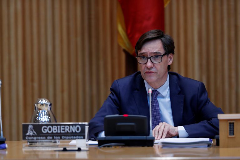 El ministro Illa reconoce que España actuó «tarde» frente al COVID-19, pero «antes» que otros países