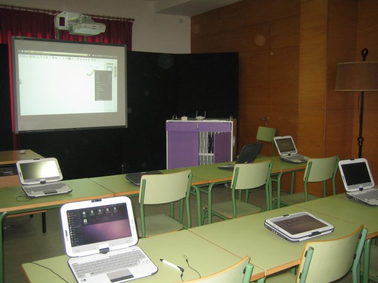 La Xunta reabre desde este lunes y durante una semana el plazo para solicitar la entrada o cambio de centros educativos