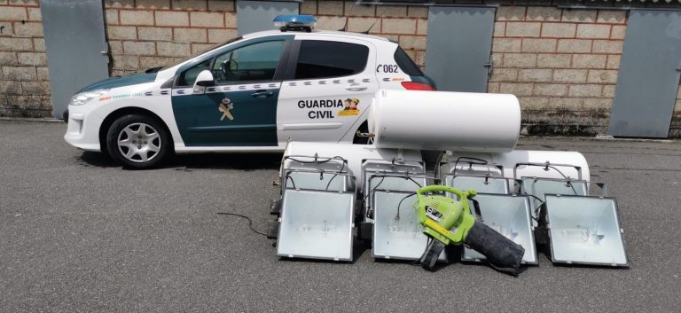 Detenidos dos jóvenes por robar en un campo de fútbol en Portas (Pontevedra) y vender el material por redes sociales