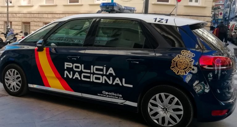 Detenido en Ourense por apuñalar a un hombre al que llamó «tonto español» tras tropezar en un bordillo