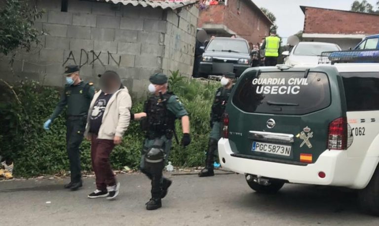 Quedan en libertad tras declarar otros 7 investigados por la agresión a dos policías en el poblado de O Vao