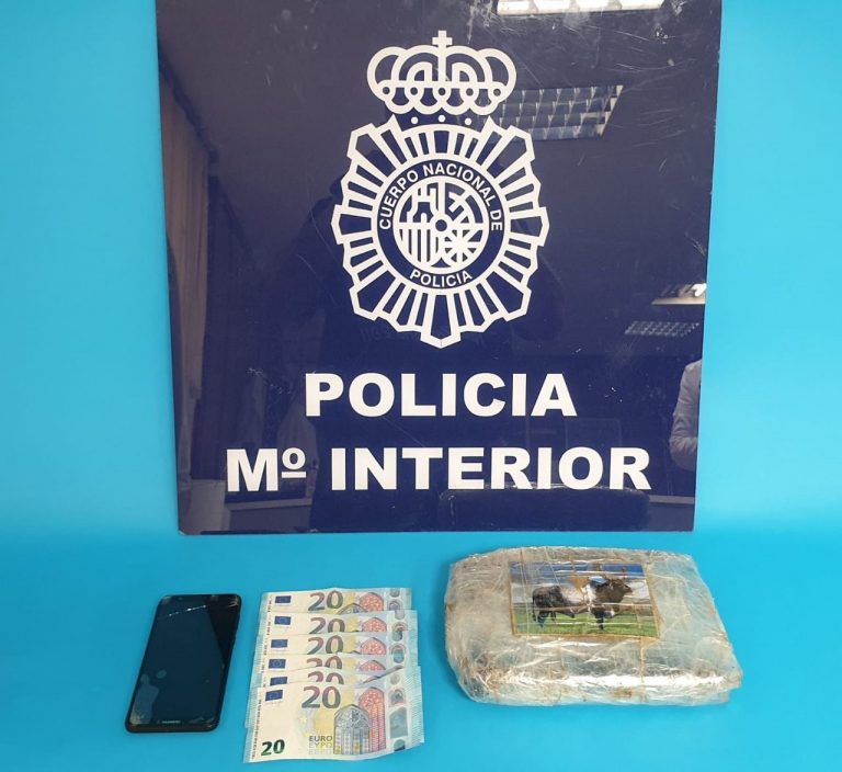 Detenido un varón con kilo y medio de cocaína oculto en un vehículo en el peaje de la AP-9 en Caldas